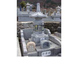 平井家完成墓地（多宝塔）