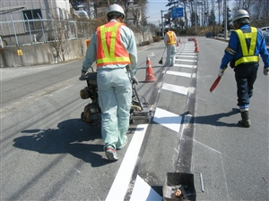 標識・区画線等の交通安全施設及び景観造形の施工を行っています